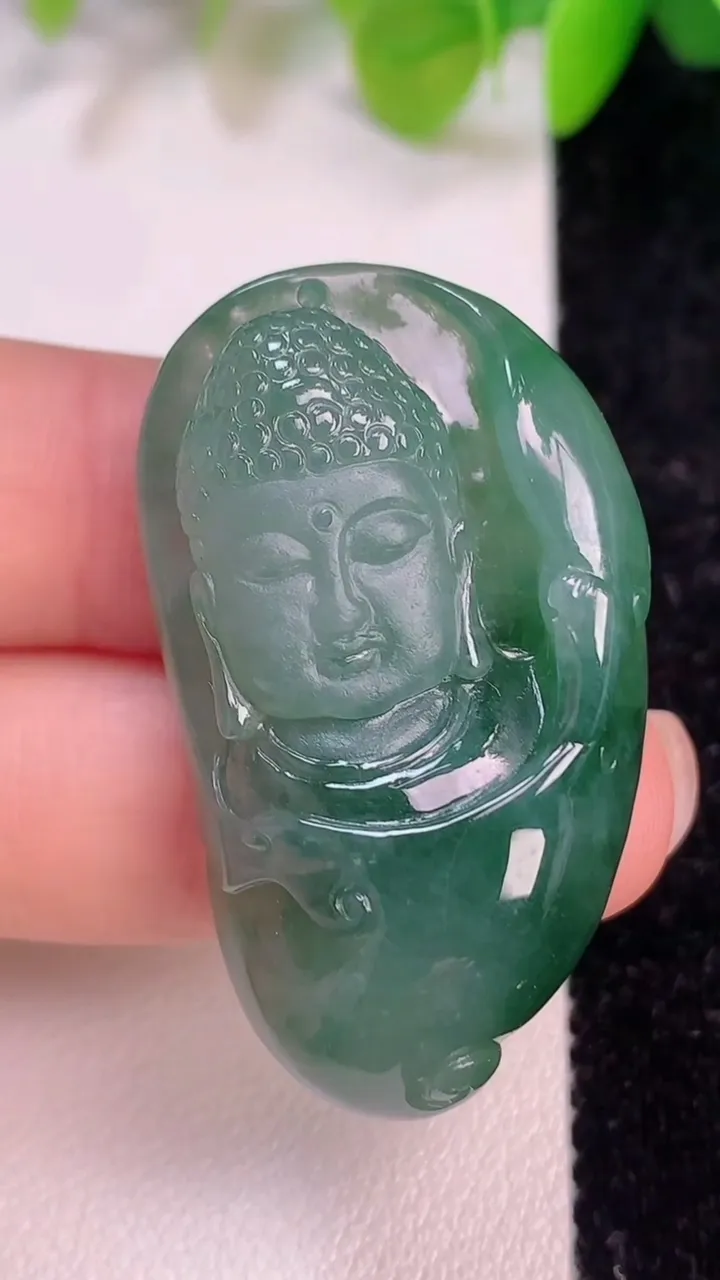 天然A货翡翠佛头吊坠，尺寸39.7-23-10，重量:18.67g
7月11日