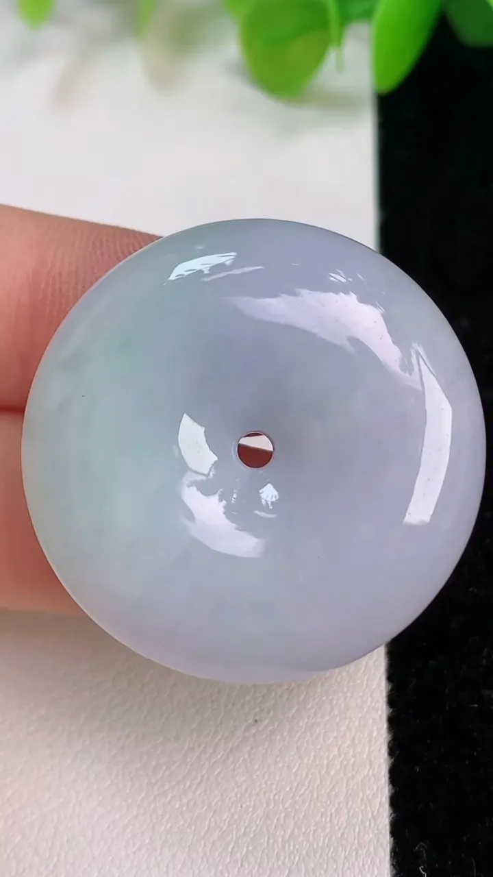 天然A货翡翠春带彩紫罗兰平安扣吊坠，尺寸32-8.4，重量:18.35g
7月11日