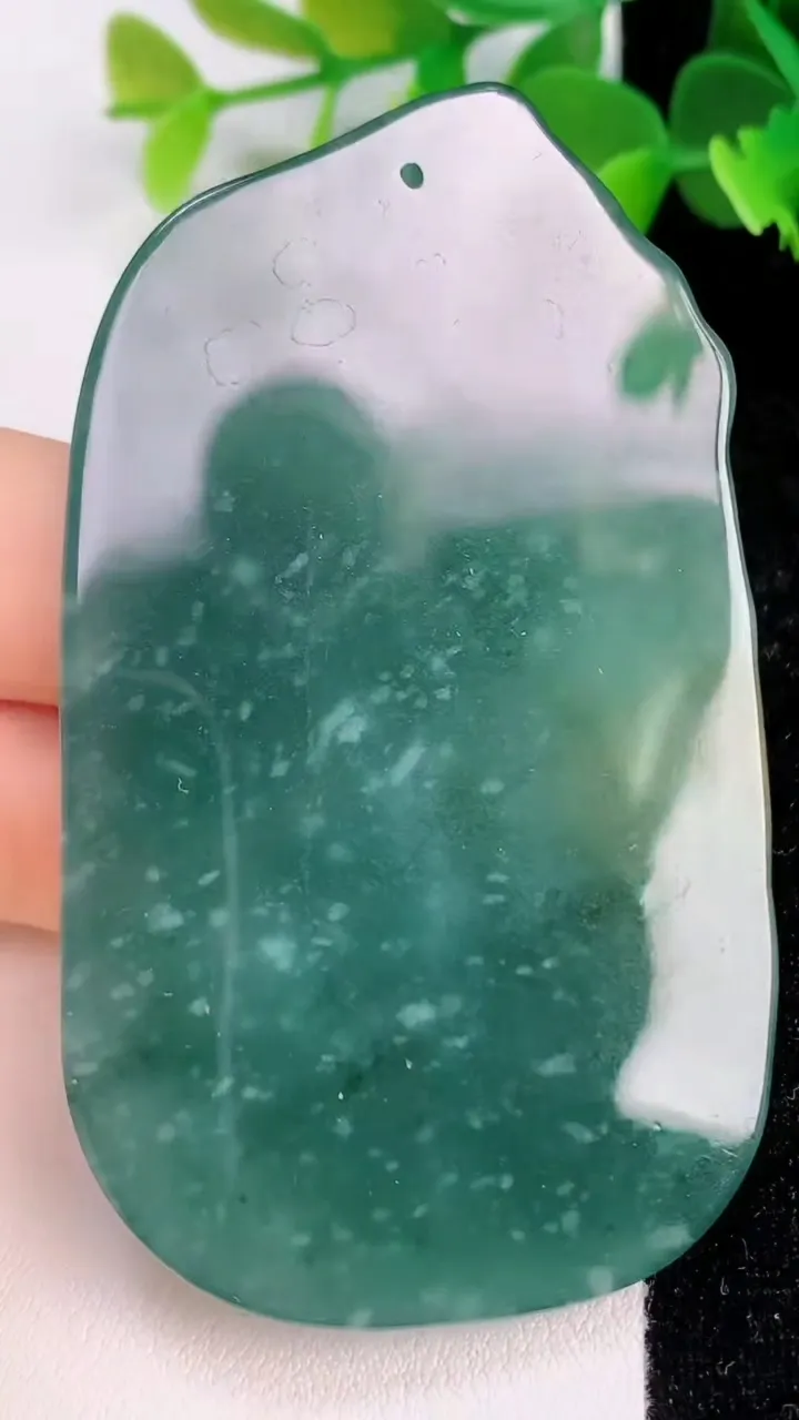 天然A货翡翠蓝水双彩祥龙观音菩萨吊坠，尺寸73-42-7.2，重:47.93g
7月11日