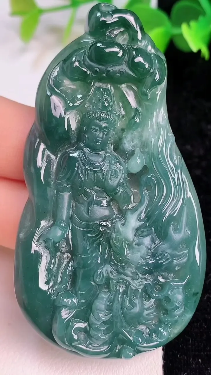 天然A货翡翠蓝水祥龙观音菩萨吊坠，尺寸69-37.6-6.3，重:24.72g
7月11日