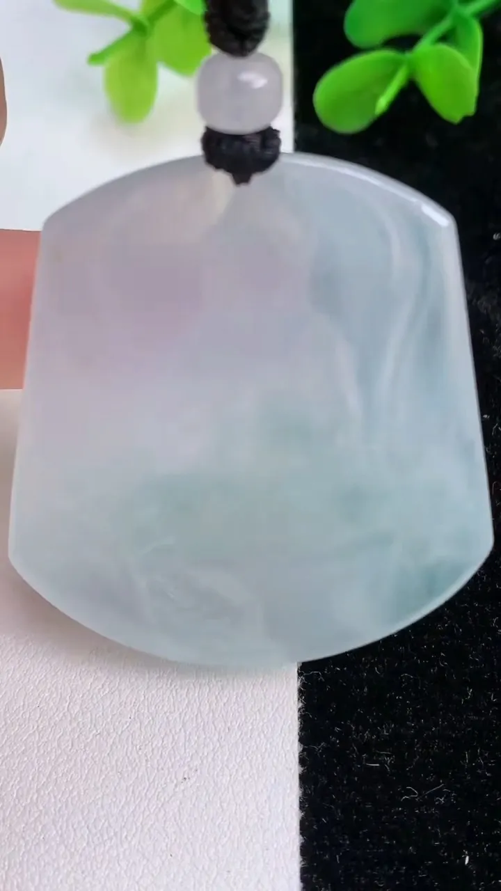 天然A货翡翠观音菩萨吊坠，尺寸49.4-42.3-5.6，重量:26.55g
7月11日