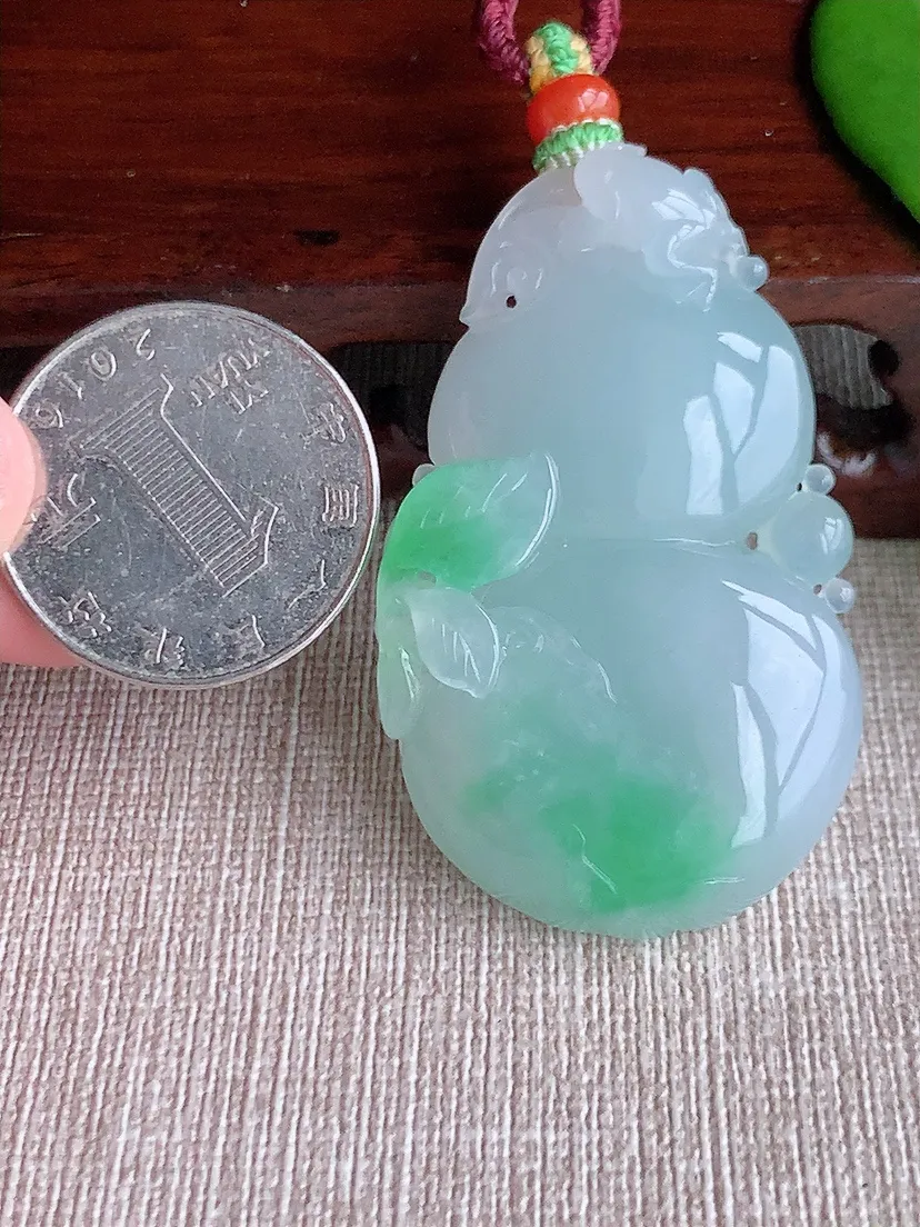 天然A货翡翠飘绿大葫芦吊坠尺寸50.6×30.5×9.6m量31.34g 0710