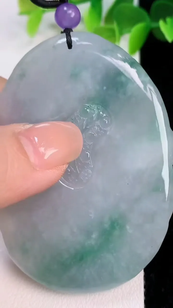 天然A货翡翠飘花龙牌吊坠，尺寸64-46-10，重:51.31g
7月11日