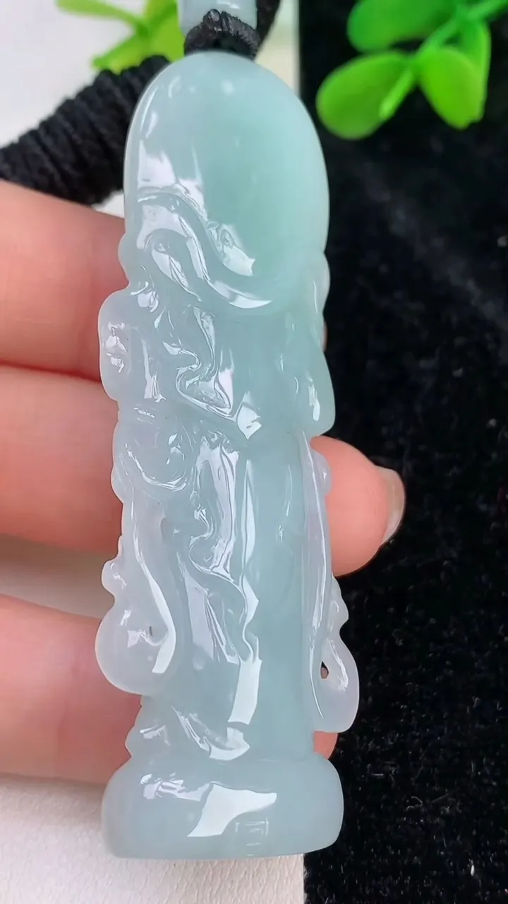 天然A货翡翠观音菩萨吊坠，尺寸66-20.8-10，重量:32.27g
7月11日
