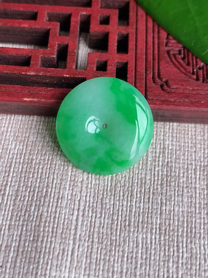 天然A货翡翠飘绿平安扣吊坠尺寸19.5×4.6m量3.92g 0710