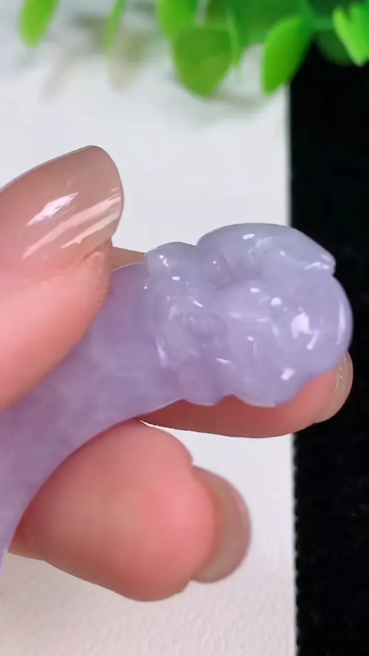 天然A货翡翠紫罗兰狼牙吊坠，尺寸43.5-15.5-6.5，重:7.55g
7月11日