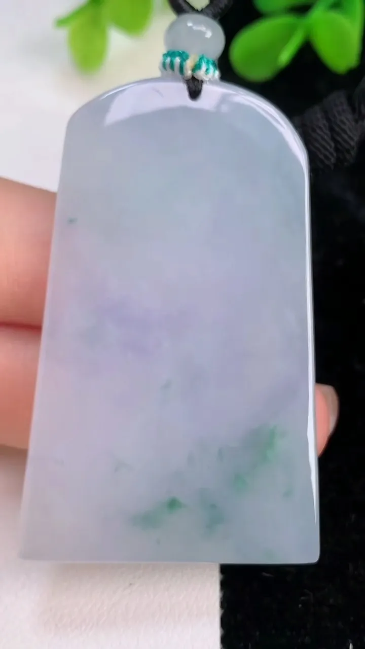 天然A货翡翠春带彩紫罗兰山水牌吊坠，尺寸53.8-33.7-6，重量:30.84g
7月11日