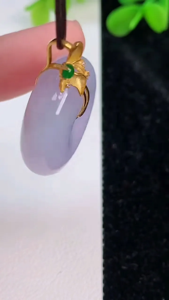 天然A货翡翠18k金紫罗兰平安扣吊坠，尺寸25-9，重量:12.38g
7月11日