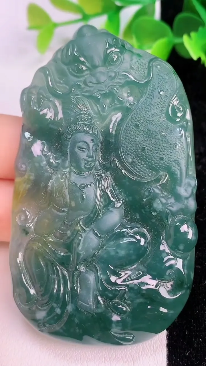 天然A货翡翠蓝水双彩祥龙观音菩萨吊坠，尺寸73-42-7.2，重:47.93g
7月11日