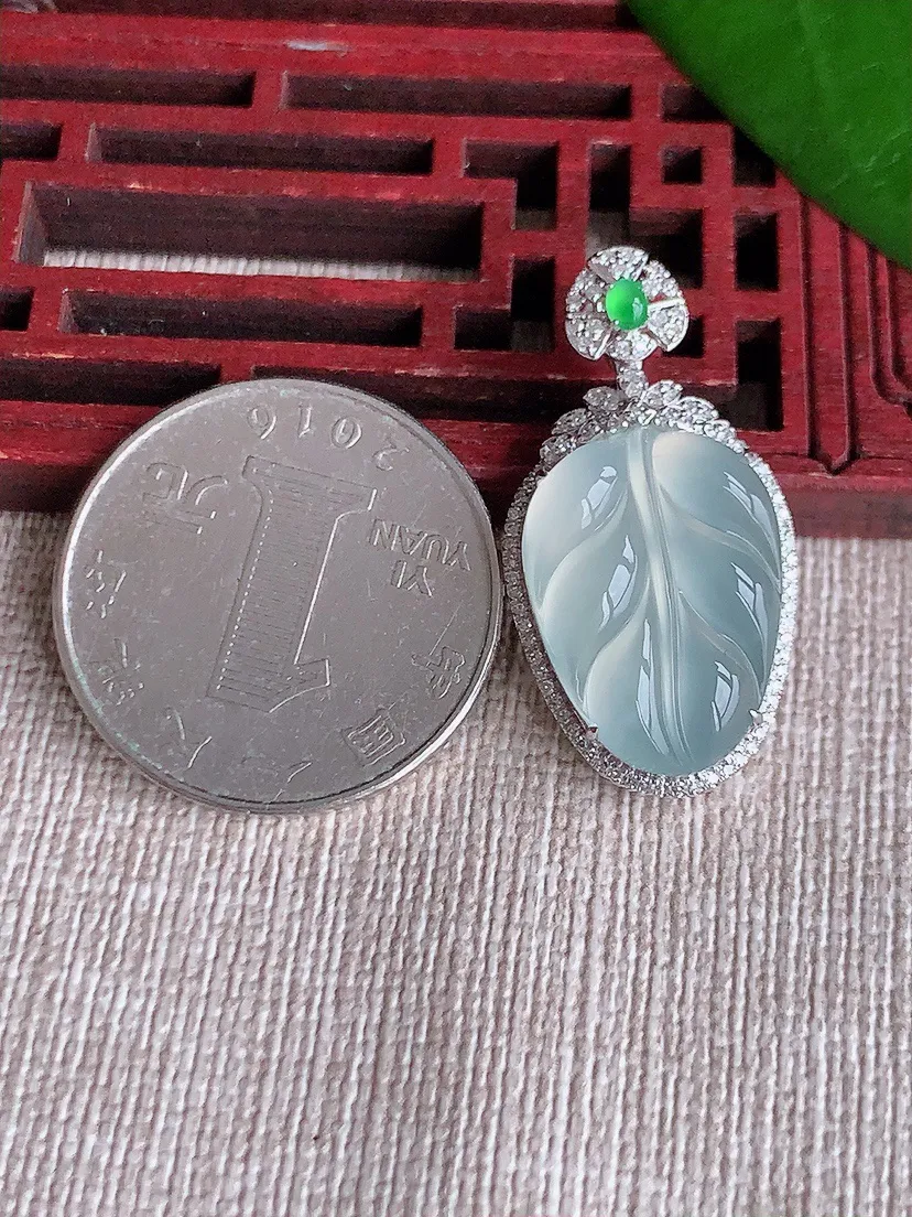 天然A货翡翠18K金伴叶子金枝玉叶吊坠尺寸30.6×15.6×8.7裸石18.4×13.6m量4.26g 0710