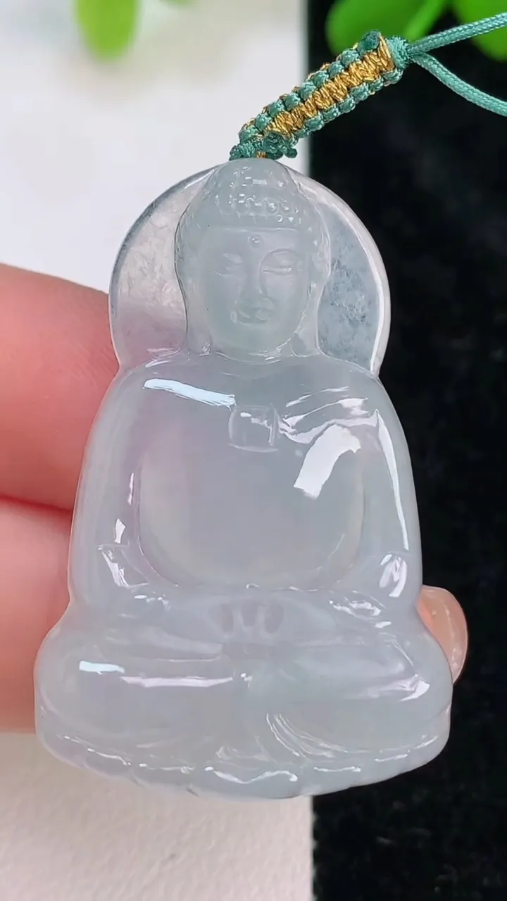 天然A货翡翠大日如来吊坠，尺寸39-25.7-5.8，重量:9.88g
7月11日