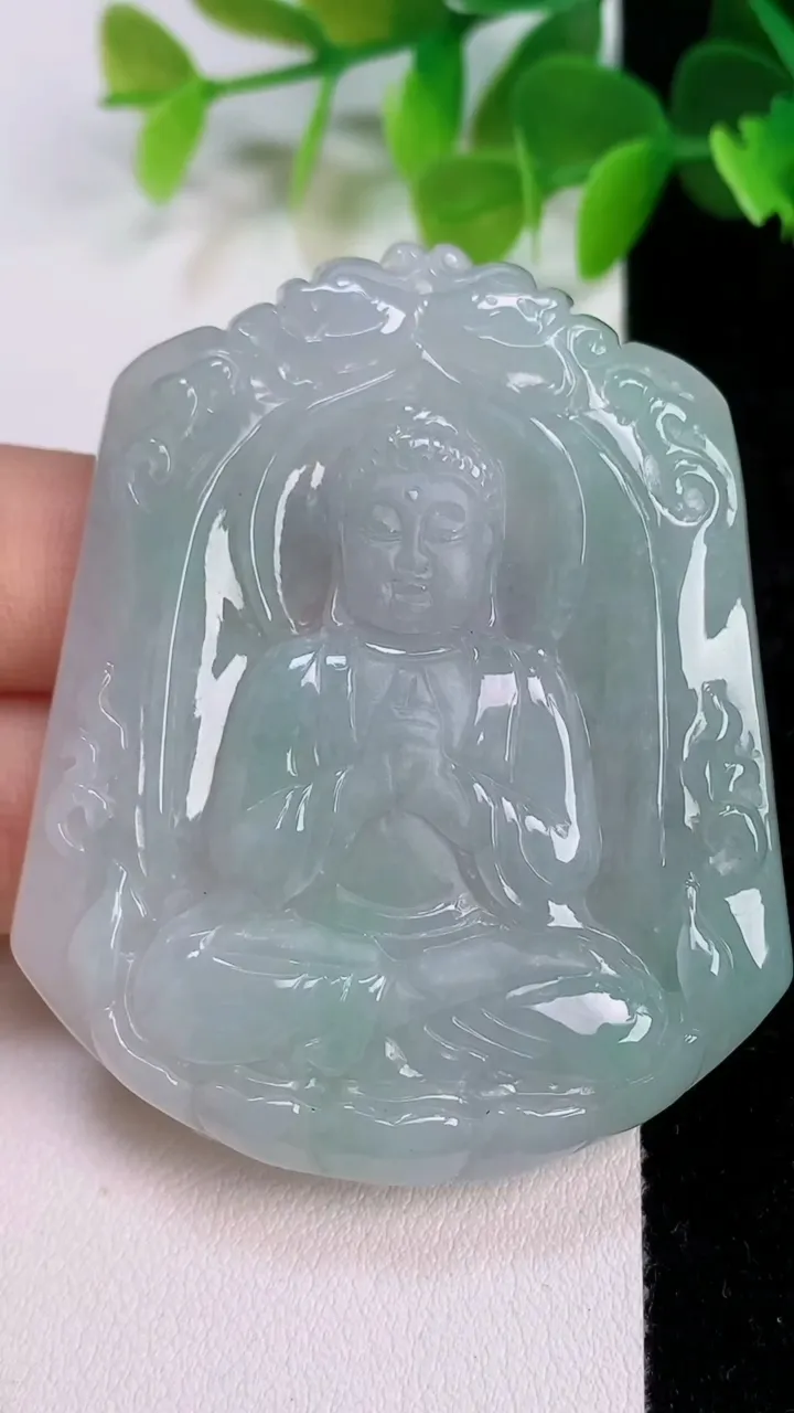 天然A货翡翠大日如来吊坠，尺寸56-46.6-5.5，重:27.14g
7月11日