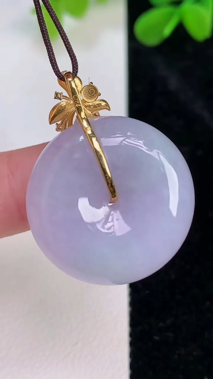 天然A货翡翠18k金紫罗兰平安扣吊坠，尺寸25-9，重量:12.38g
7月11日