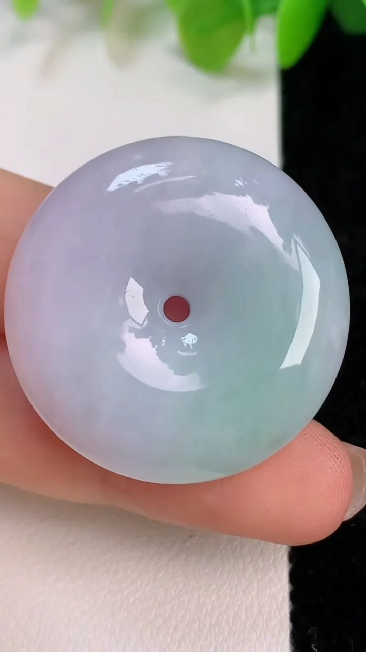 天然A货翡翠春带彩紫罗兰平安扣吊坠，尺寸32-8.4，重量:18.35g
7月11日