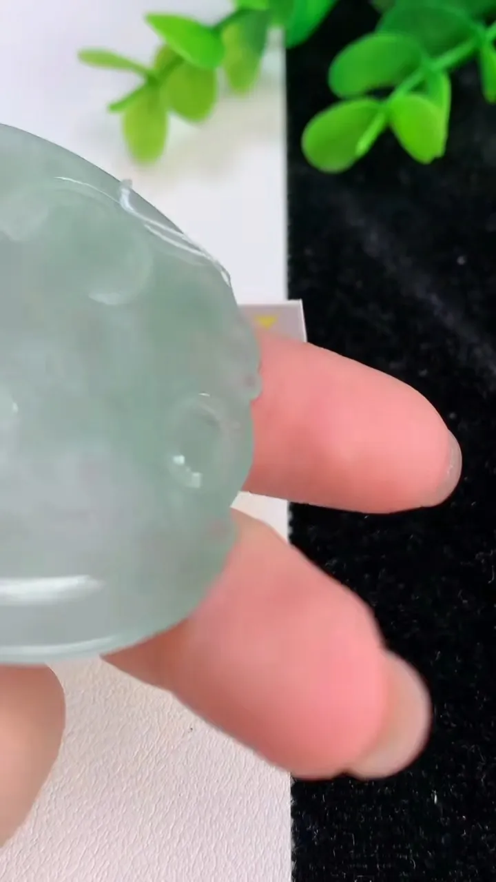 天然A货翡翠普贤菩萨吊坠，尺寸55.4-52.2-4.3，重量:24.95g
7月11日