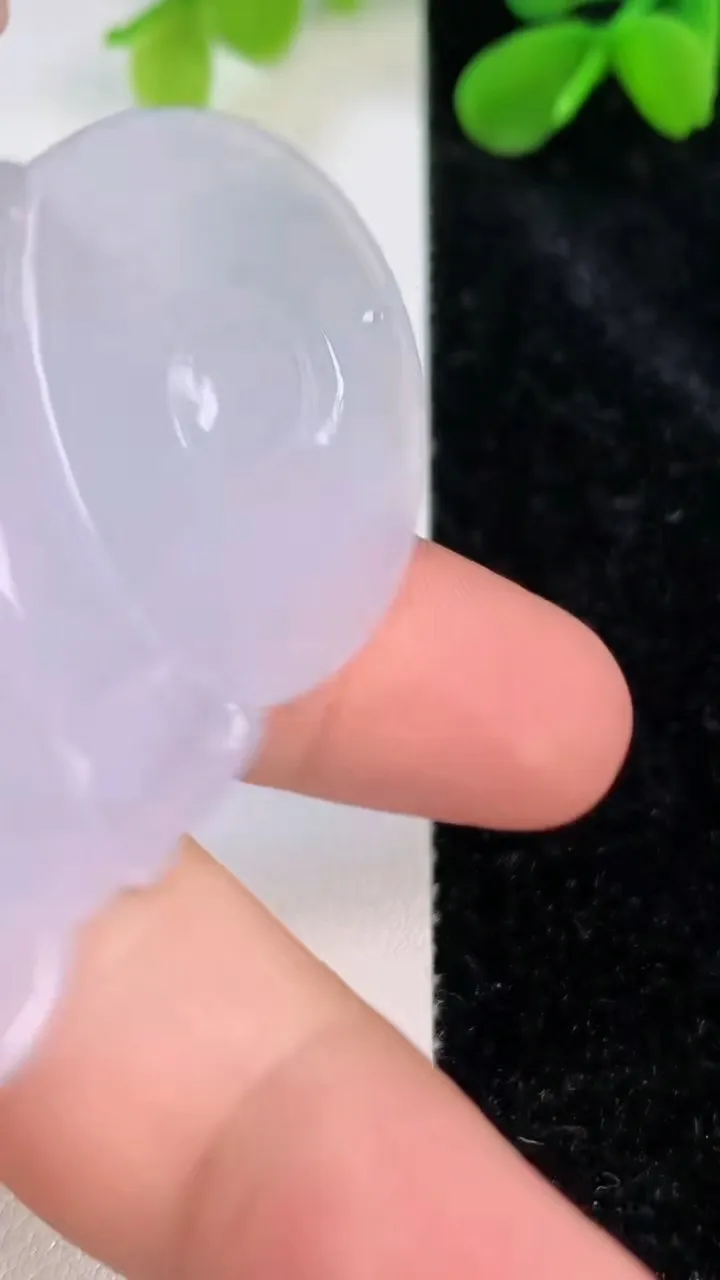 天然A货翡翠春带彩紫罗兰观音菩萨吊坠，尺寸55-39.2-5.8，重量:24.21g
7月11日