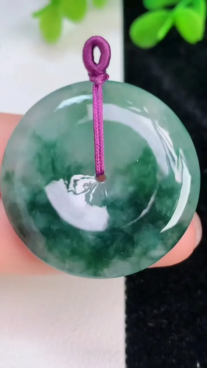 天然A货翡翠飘花平安扣吊坠，尺寸36.4-5.5，重量:15.14g
7月11日