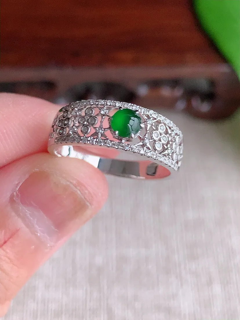 天然A货翡翠18K金伴钻镶嵌满绿蛋面戒指 圈口17.5裸石尺寸3.8mm 重量2.35g 0710