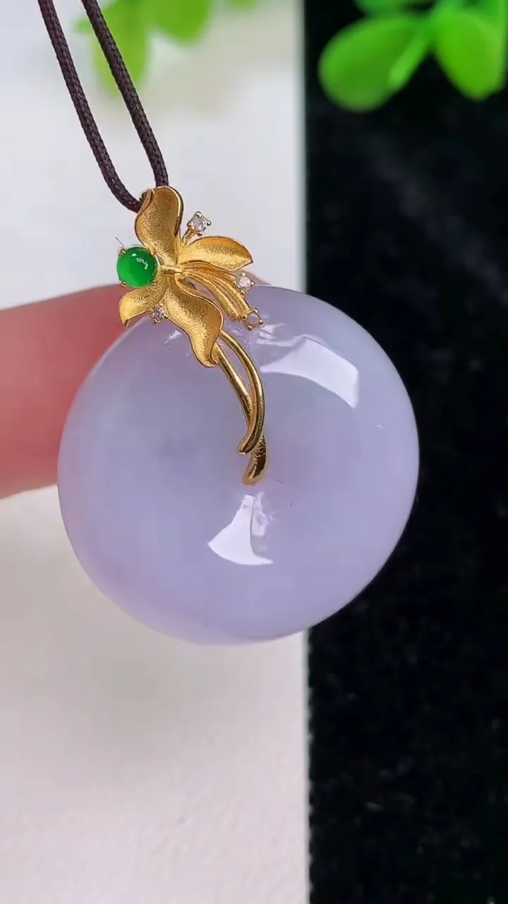天然A货翡翠18k金紫罗兰平安扣吊坠，尺寸25-9，重量:12.38g
7月11日
