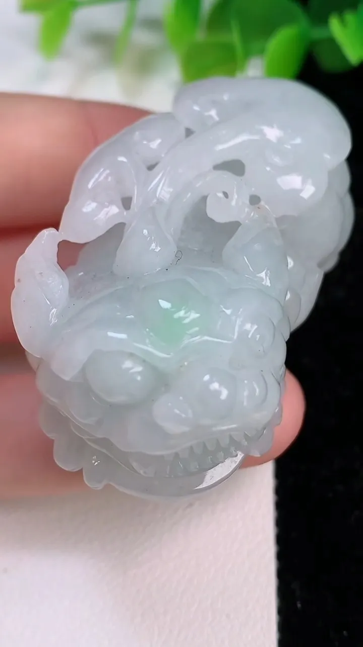 天然A货翡翠貔貅吊坠，尺寸48.8-27.4-24.2，重量:65.21g
7月11日