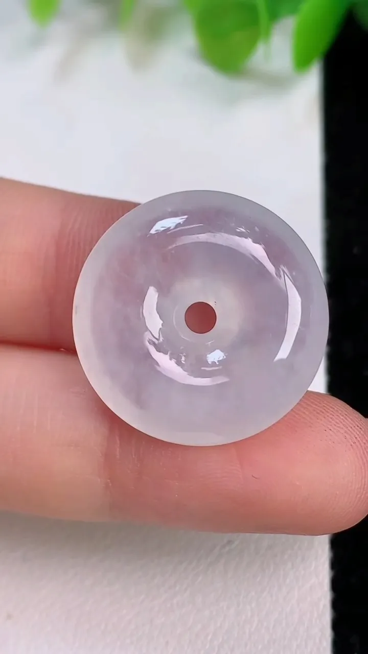 天然A货翡翠白冰平安扣吊坠，尺寸22.5-6，重:5.85g
7月11日