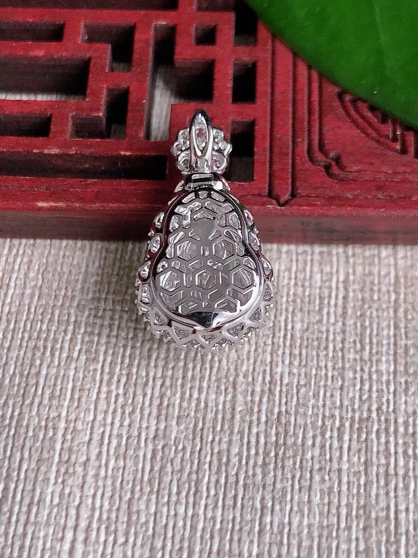 天然A货翡翠18K金伴阳绿葫芦吊坠尺寸23.6×12.7×10.7裸石11.5×8.4m量3.29g