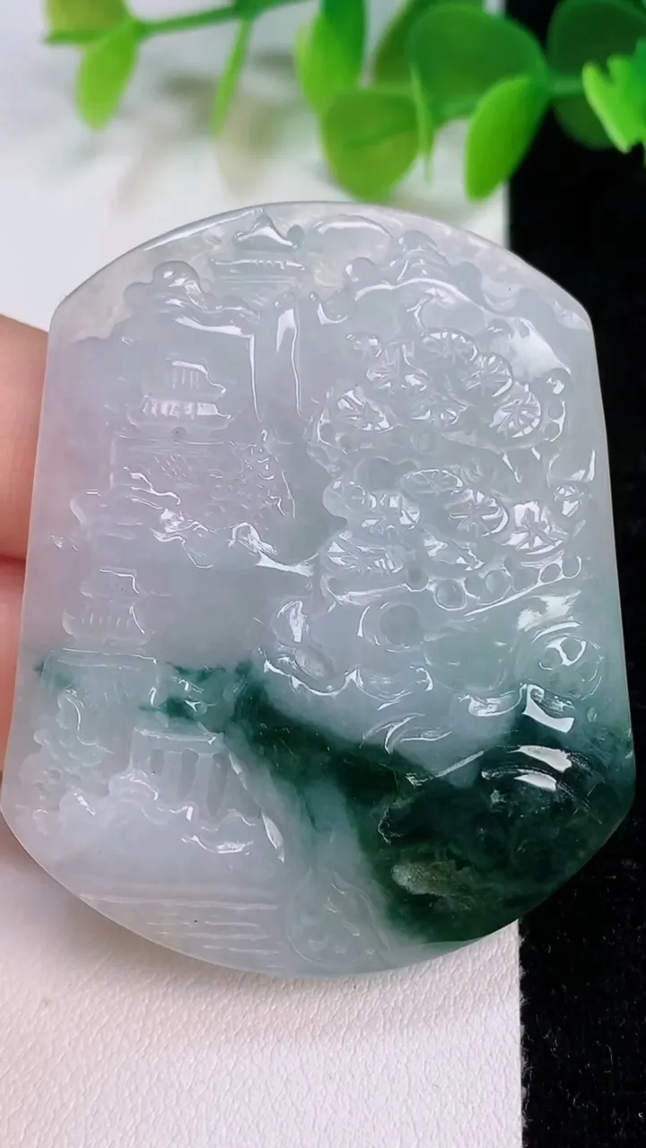 天然A货翡翠飘花山水牌吊坠，尺寸52-43-5.8，重:27.16g
7月11日