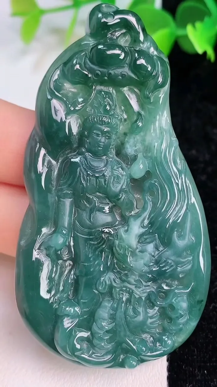 天然A货翡翠蓝水祥龙观音菩萨吊坠，尺寸69-37.6-6.3，重:24.72g
7月11日