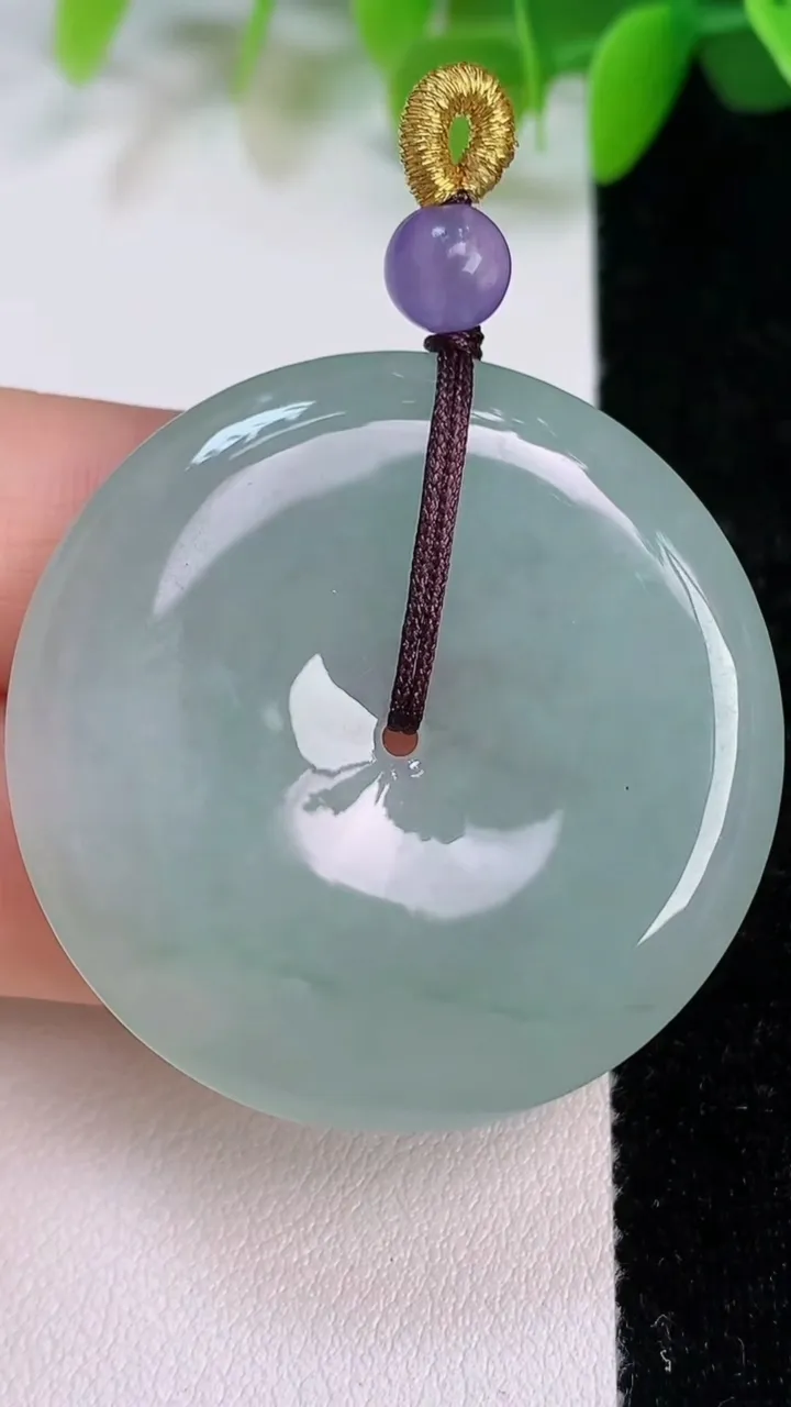 天然A货翡翠平安扣吊坠，尺寸38-5.4，重量:17.89g
7月11日
