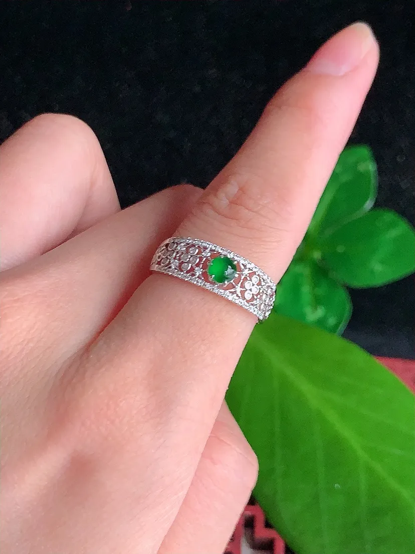 天然A货翡翠18K金伴钻镶嵌满绿蛋面戒指 圈口17.5裸石尺寸3.8mm 重量2.35g 0710