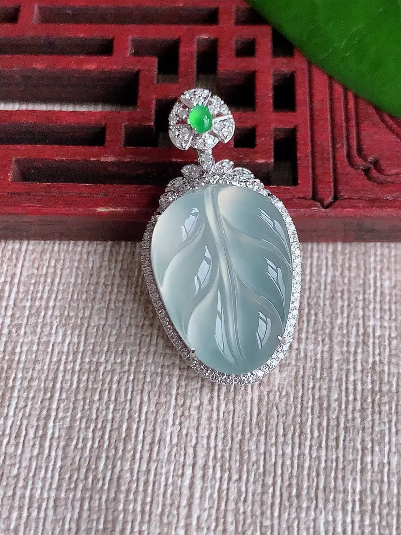 天然A货翡翠18K金伴叶子金枝玉叶吊坠尺寸30.6×15.6×8.7裸石18.4×13.6m量4.26g 0710