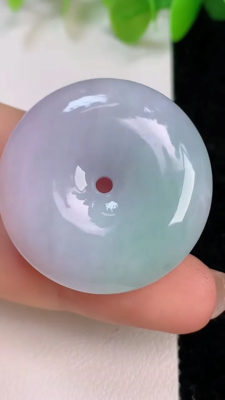天然A货翡翠春带彩紫罗兰平安扣吊坠，尺寸32-8.4，重量:18.35g
7月11日