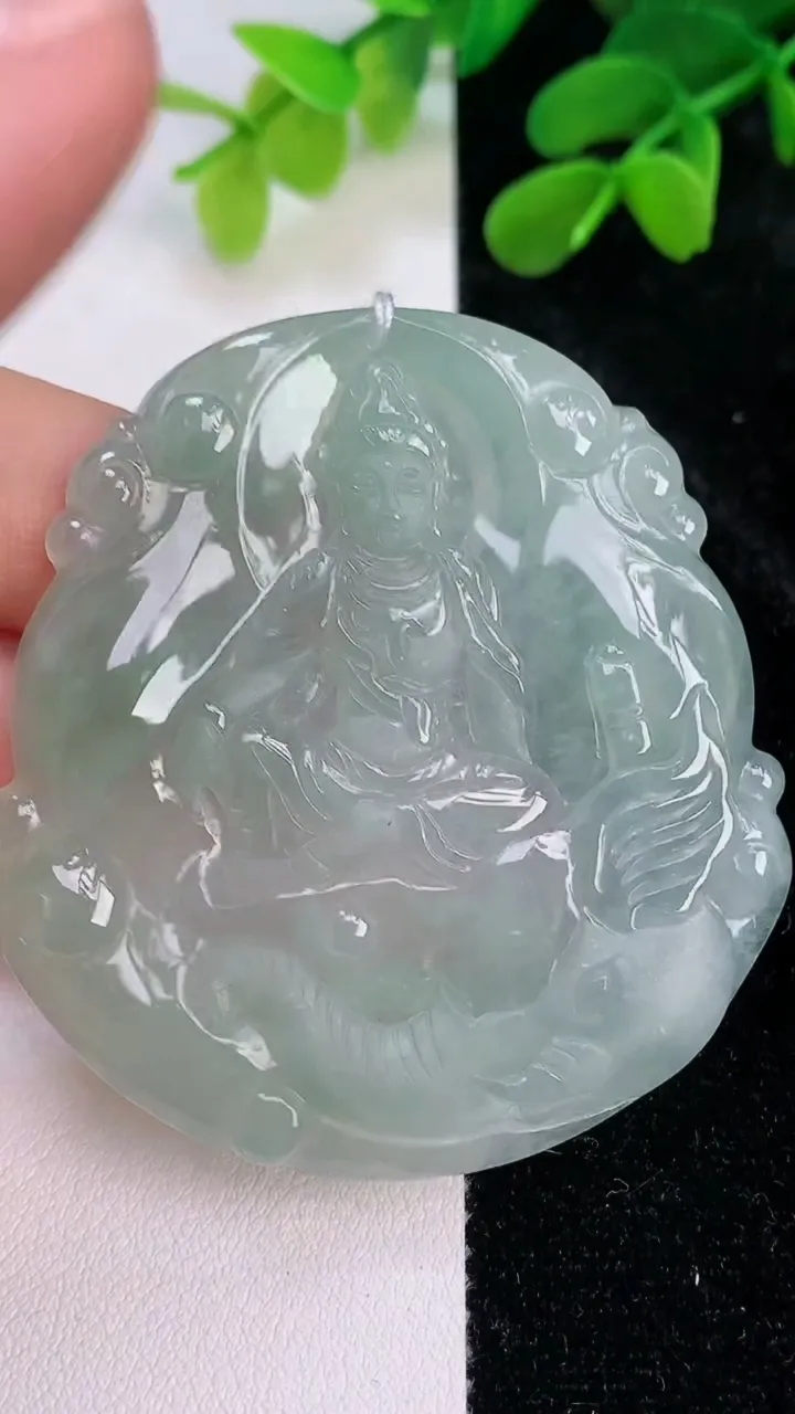 天然A货翡翠普贤菩萨吊坠，尺寸55.4-52.2-4.3，重量:24.95g
7月11日