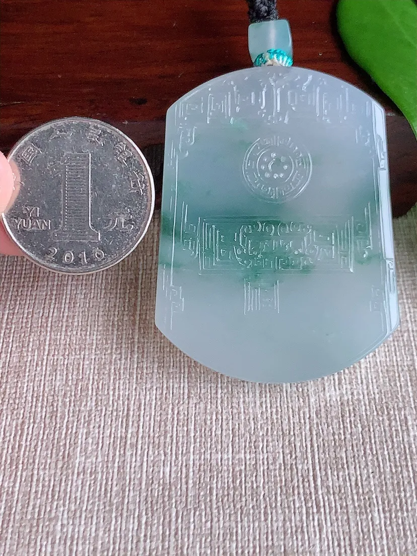 天然A货翡翠飘花仿古无事牌吊坠尺寸50.4×37.8×5m量32.29g 0710
