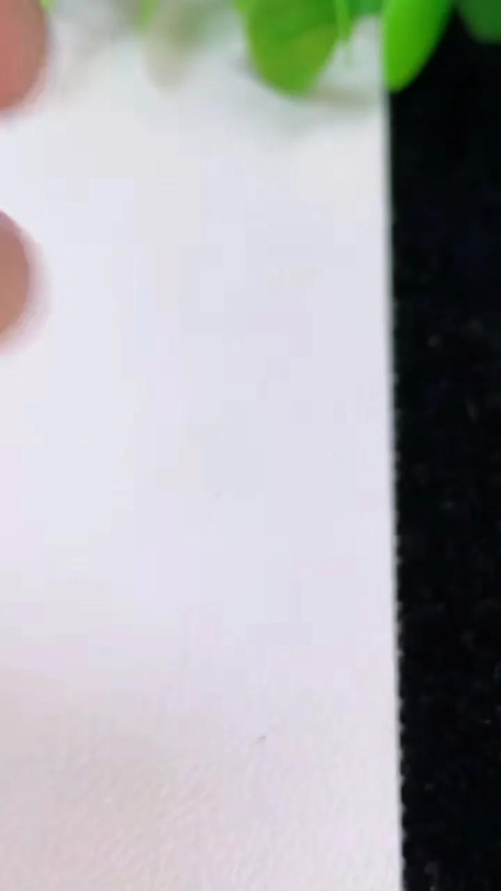 天然A货翡翠种飘花和和美美 荷花吊坠，尺寸33-10.8-6，重量:3.15g
7月11日