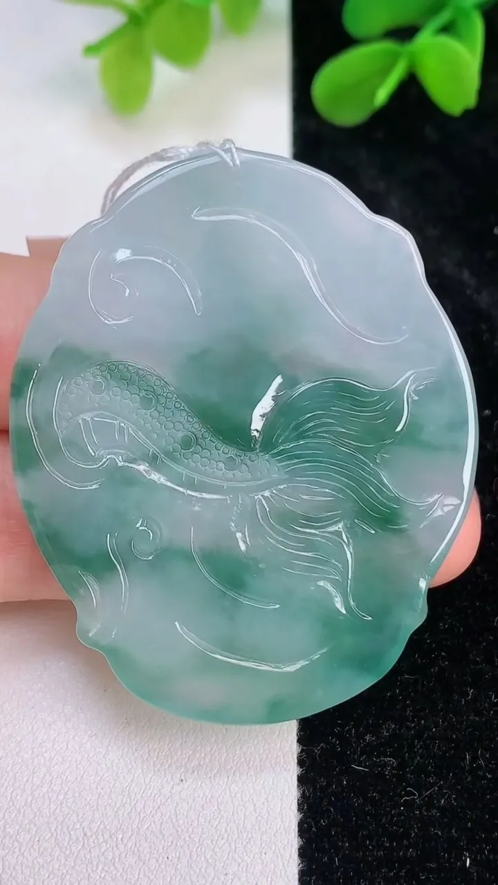 天然A货翡翠飘花祥龙观音菩萨吊坠，尺寸51.3-42.5-4.6，重量:22.09g
7月11日