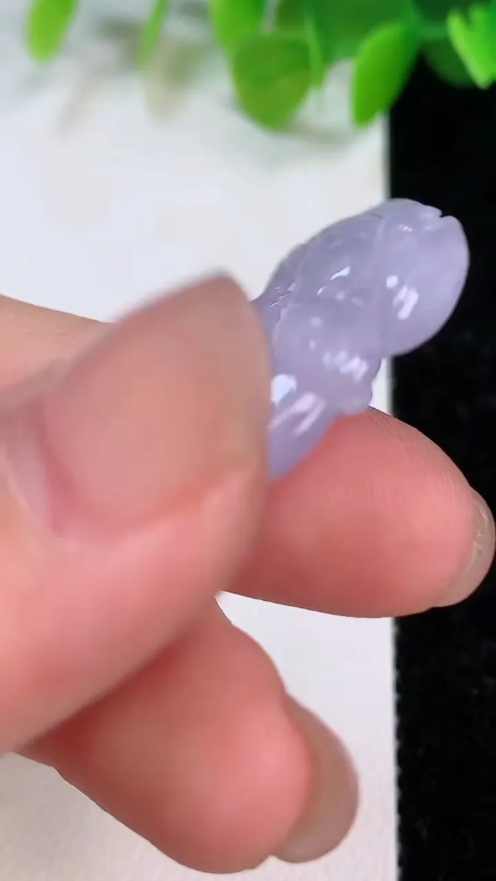 天然A货翡翠紫罗兰狼牙吊坠，尺寸43.5-15.5-6.5，重:7.55g
7月11日
