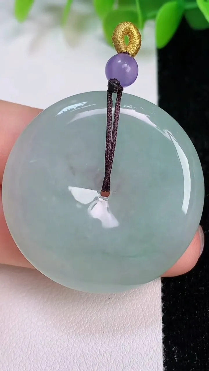 天然A货翡翠平安扣吊坠，尺寸38-5.4，重量:17.89g
7月11日