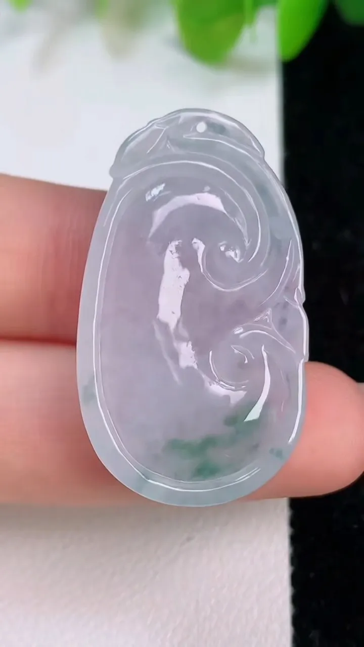 天然A货翡翠飘花如意吊坠，尺寸35-20.6-5，重量:7.44g
7月11日