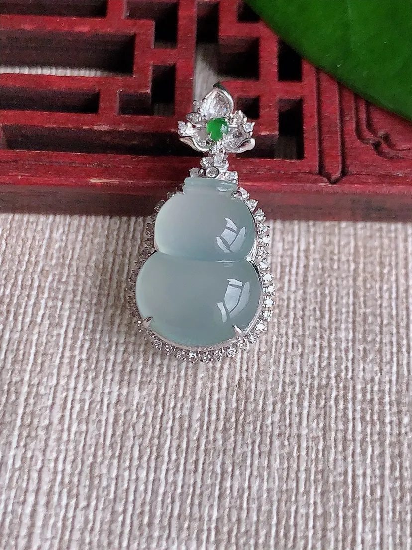 天然A货翡翠18K金伴晴水葫芦吊坠尺寸26.3×14×8裸石15.2×11.2m量2.88g 0710