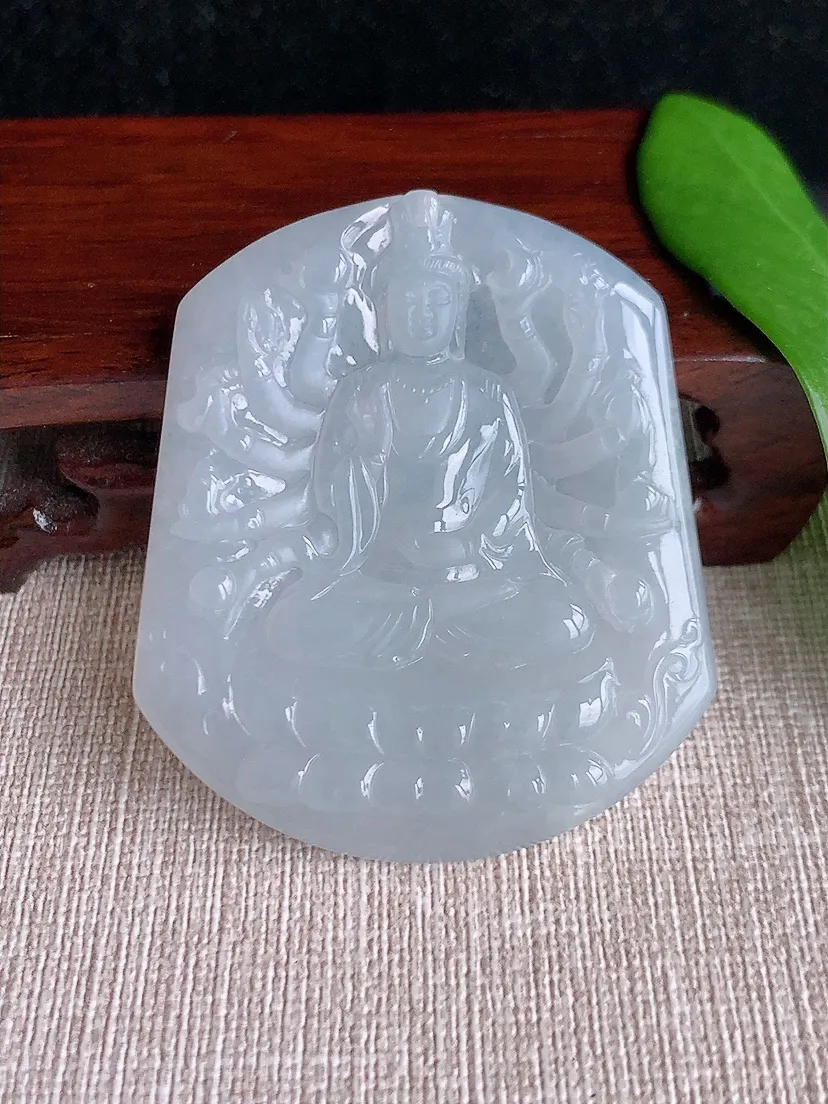 天然A货翡翠一刀切千手观音吊坠尺寸52.8×45.8×4.7m量25.46g 0711