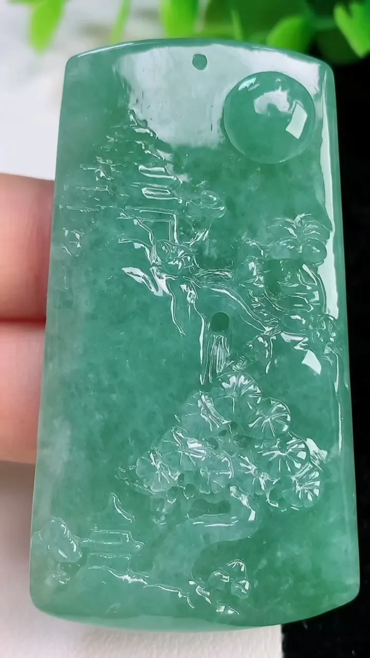 天然A货翡翠山水牌吊坠，尺寸59-33-8.4，重量:40.50g
7月12日