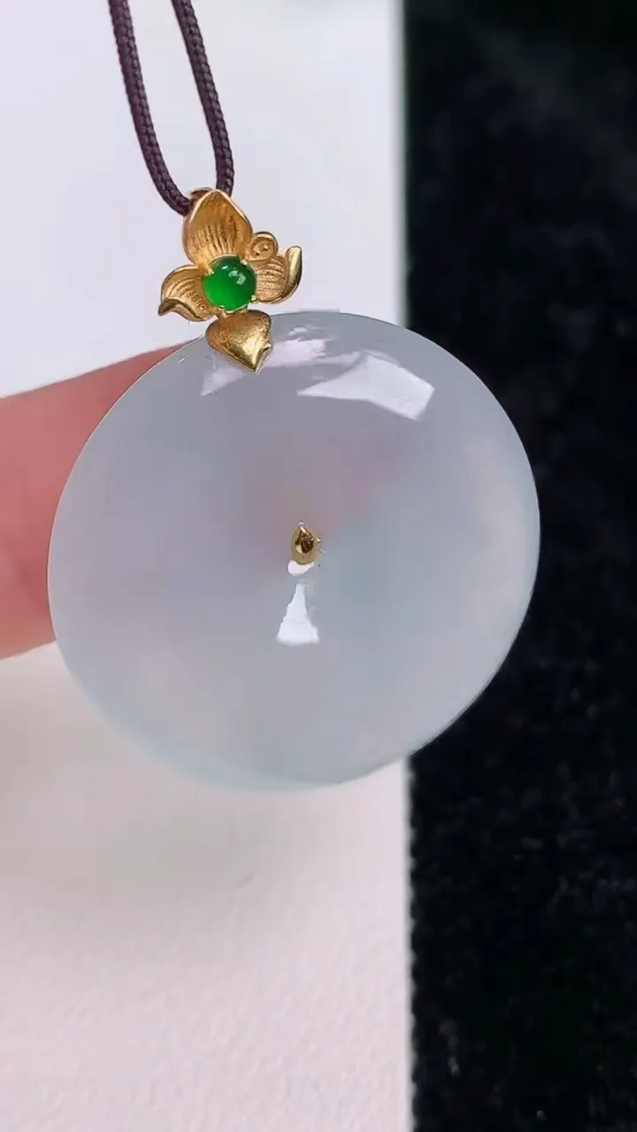 天然A货翡翠种平安扣吊坠，尺寸25.4-4.6，重量:6.60g
7月12日