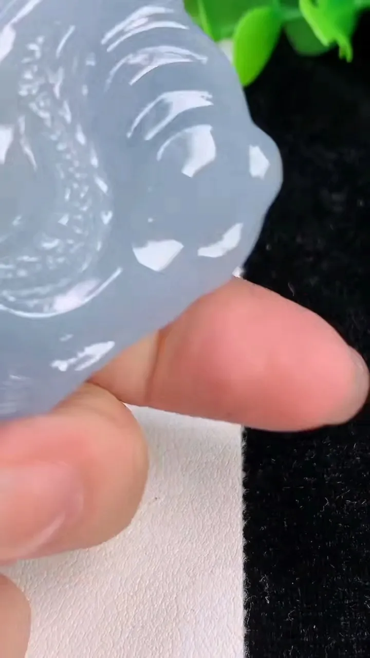 天然A货翡翠紫罗兰龙牌吊坠，尺寸55.2-36.3-11.7，重量:35.77g
7月12日
