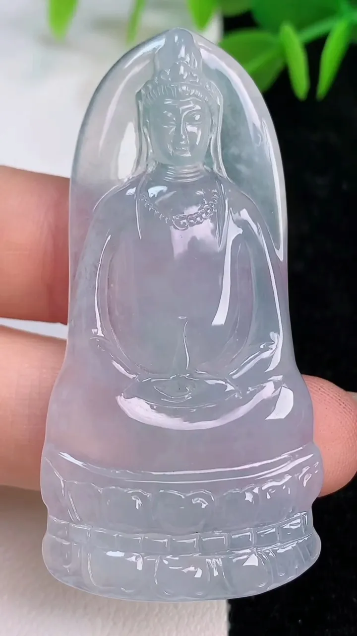 天然A货翡翠冰种飘花观音菩萨吊坠，尺寸55.8-27.5-5.2，重量:15.59g
7月12日
