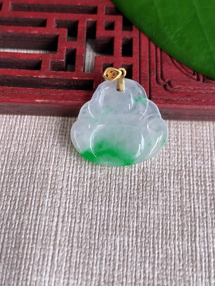 天然A货翡翠18K金扣头飘阳绿佛公吊坠尺寸18.5×21×2.5m量2.00g 0711