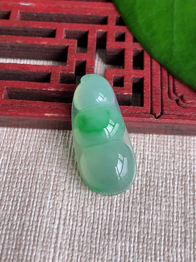 天然A货翡翠飘绿四季豆福豆平安豆镶嵌件尺寸25.8×11.7×7.2m量4.04g 0711