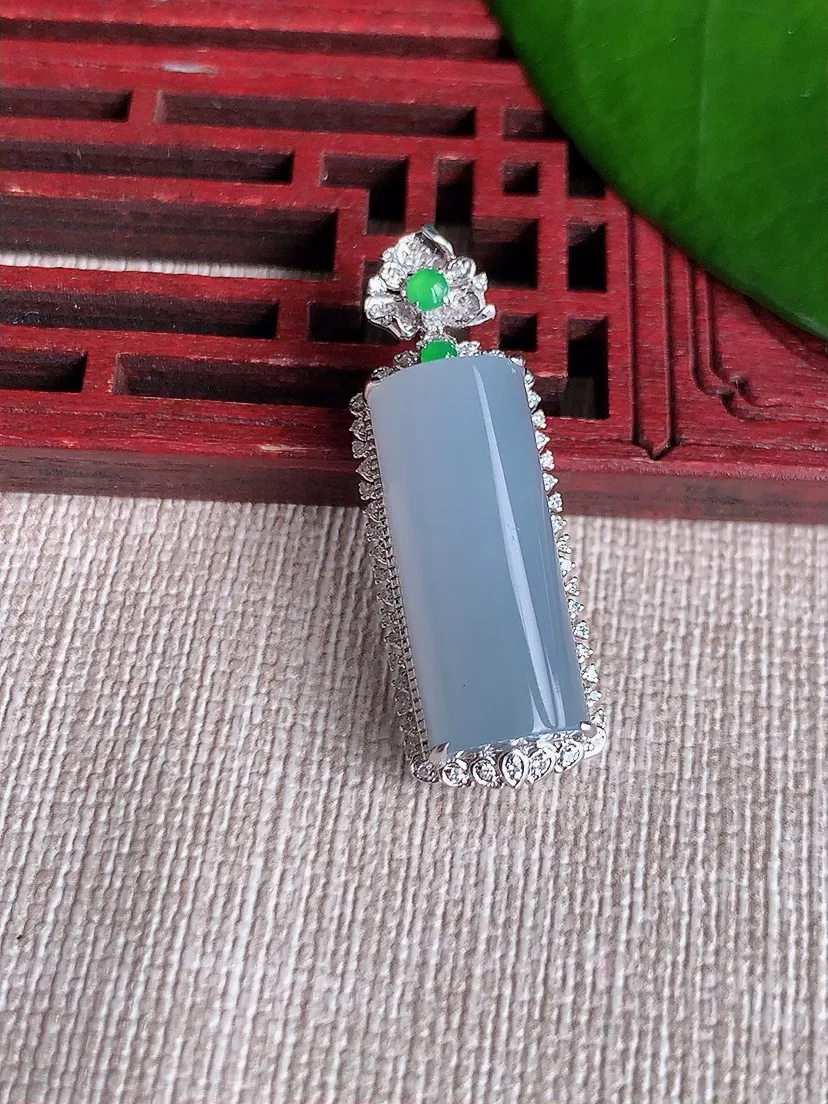 天然A货翡翠18K金伴紫罗兰无事牌吊坠尺寸33×11.4×10裸石21×8.3m量4.80g 0711