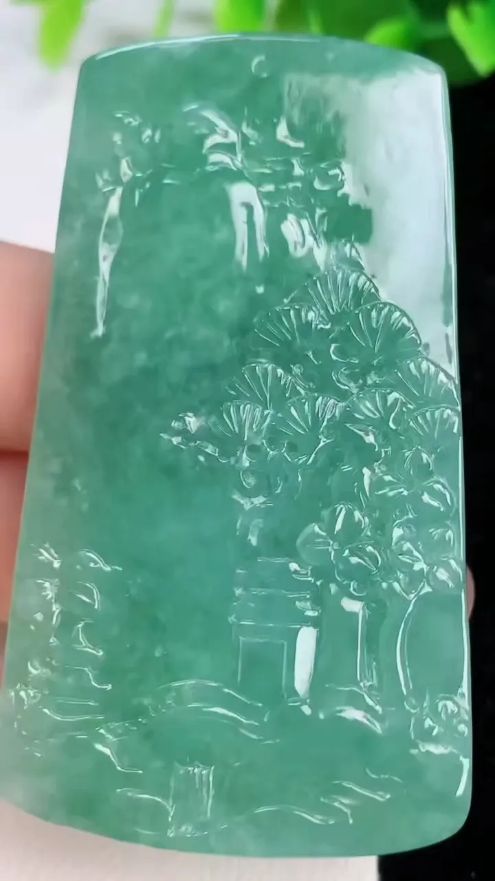 天然A货翡翠山水牌吊坠，尺寸59-33-8.4，重量:40.50g
7月12日