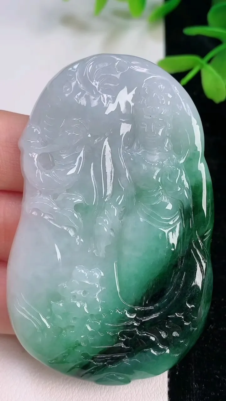 天然A货翡翠普贤菩萨吊坠，尺寸67.6-42.7-6，重量:42.24g
7月12日